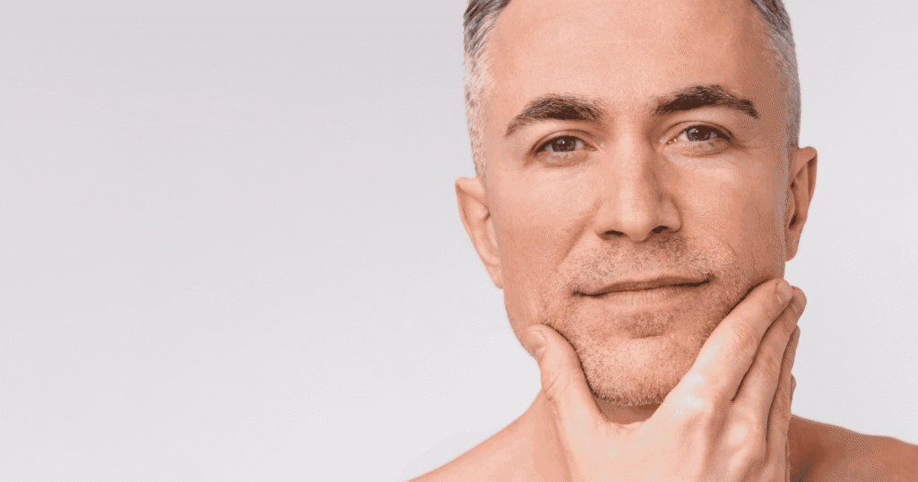 El Dr. David Lurduy explica cómo un deep plane lift para hombres busca recuperar tus ángulos de forma natural.